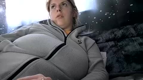 Snapshot of bigtitslala chatting on 10.27.25 bigtitslala online show from 10.27.25