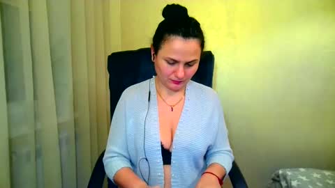 Snapshot of bililay chatting on 02.16.25 DOM NIKA online show from 02.16.25