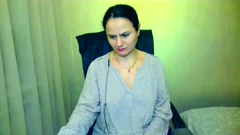 Snapshot of bililay chatting on 02.19.25 DOM NIKA online show from 02.19.25
