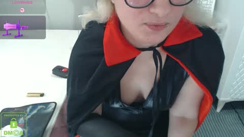 bisex woman online show from 10.31.25