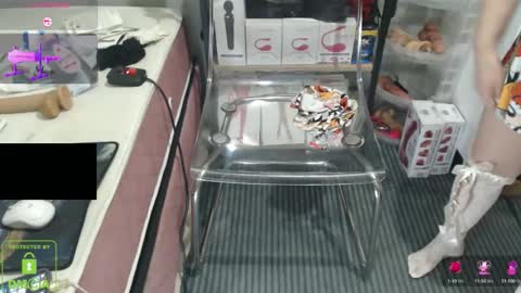 bisex woman online show from 11.06.25