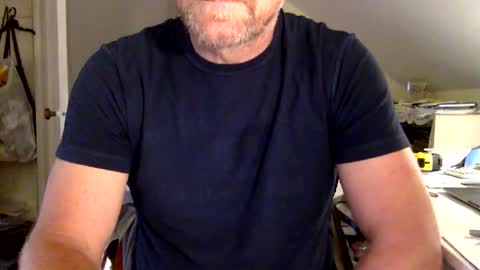 Snapshot of bisonbar chatting on 09.24.25 BisonBar online show from 09.24.25