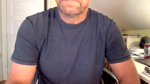 Snapshot of bisonbar chatting on 10.02.25 BisonBar online show from 10.02.25