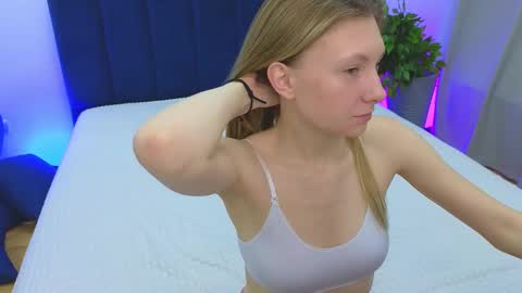 Snapshot of bjliki chatting on 02.11.25 Julia online show from 02.11.25