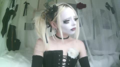 vampire fang  online show from 10.08.25