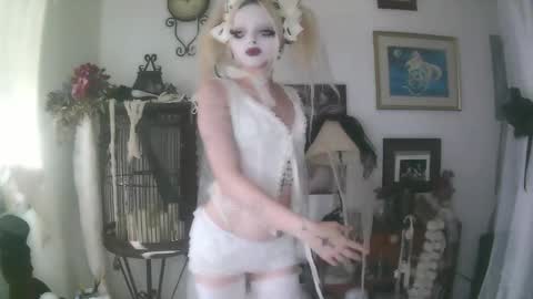 vampire fang  online show from 10.17.25
