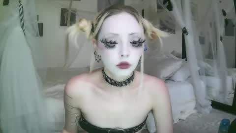 Snapshot of bl0odsyring3 chatting on 05.08.26 vampire fang online show from 05.08.26