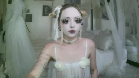 Snapshot of bl0odsyring3 chatting on 05.13.26 vampire fang online show from 05.13.26