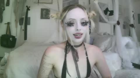 Snapshot of bl0odsyring3 chatting on 06.03.26 vampire fang online show from 06.03.26