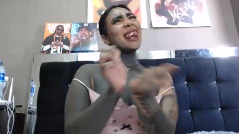 Snapshot of black_eyestattoo chatting on 12.21.24 karenth soto online show from 12.21.24