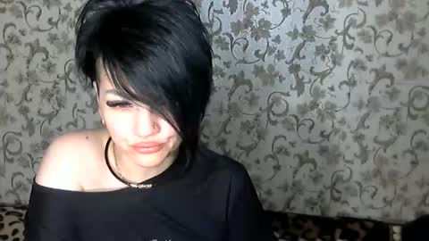 black_hot_01 online show from 10.05.25