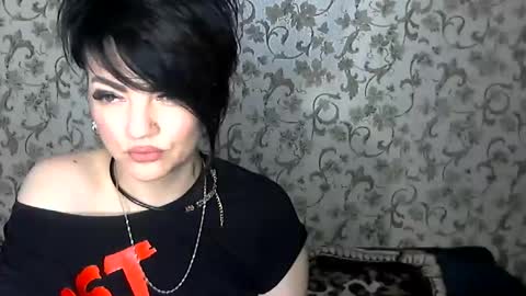 black_hot_01 online show from 11.06.25