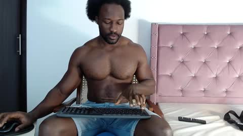 Twtter 1MikeBeckford            Onlyfns beckfordmike online show from 01.06.25