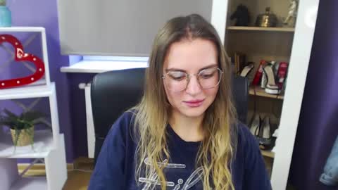 Z O E Y online show from 12.21.24