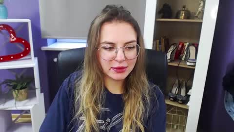 Z O E Y online show from 12.22.24