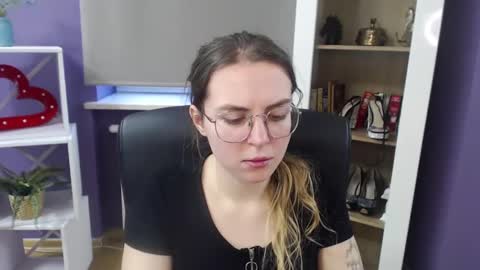 Z O E Y online show from 01.14.25