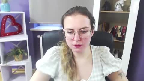 Z O E Y online show from 02.06.25