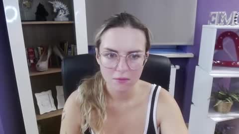 Z O E Y online show from 09.12.25