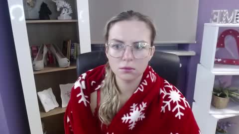 Z O E Y online show from 09.17.25