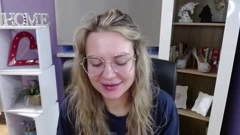 Z O E Y online show from 11.07.25