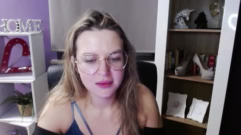 Z O E Y online show from 11.24.25