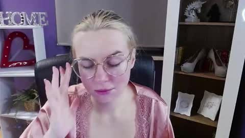 Z O E Y online show from 02.03.26