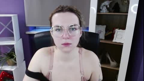 Z O E Y online show from 04.09.26