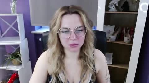 Z O E Y online show from 04.17.26