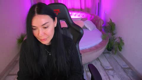 blacksilkqueen online show from 11.20.25