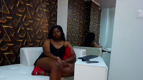 Snapshot of blackvelvet013 chatting on 12.15.25 blackvelvet013 online show from 12.15.25