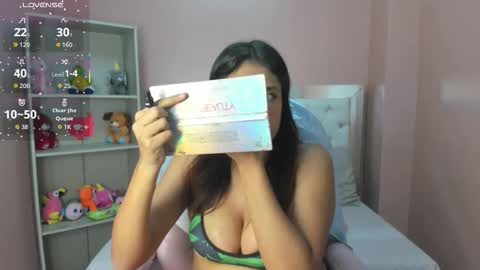 Snapshot of blaiir_moon chatting on 11.29.25 blaiir_moon online show from 11.29.25