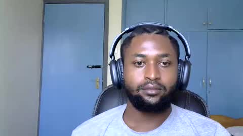 Snapshot of blakmoufaka chatting on 10.16.25 blakmoufaka online show from 10.16.25