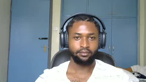 Snapshot of blakmoufaka chatting on 10.17.25 blakmoufaka online show from 10.17.25
