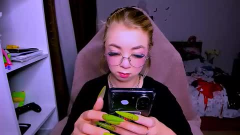 Nicole online show from 12.22.25