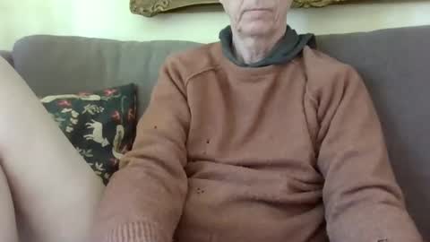 Snapshot of blomkuk chatting on 02.18.25 blomkuk online show from 02.18.25