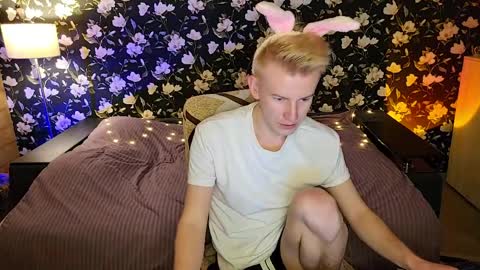 blond_boy69 online show from 04.06.26