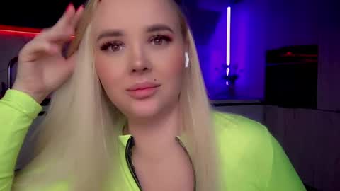 Lana online show from 02.04.25