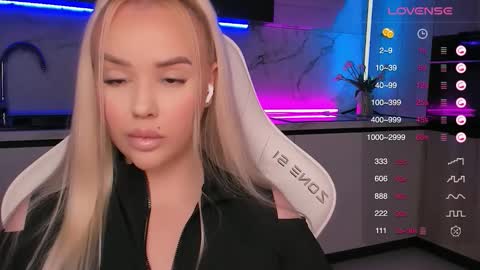 Lana online show from 09.09.25