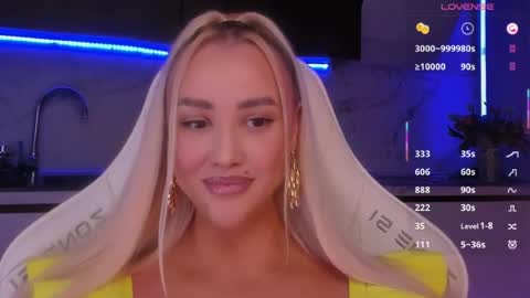 Snapshot of blond_diamond chatting on 06.18.26 Lana online show from 06.18.26