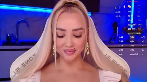 Snapshot of blond_diamond chatting on 07.12.26 Lana online show from 07.12.26