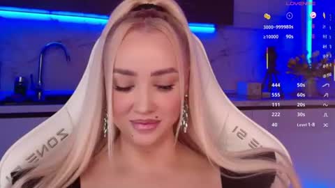Snapshot of blond_diamond chatting on 07.15.26 Lana online show from 07.15.26
