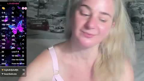 Snapshot of blond_ledi chatting on 02.01.25 blond_ledi online show from 02.01.25
