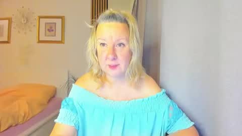 Snapshot of blonde_angel20 chatting on 12.28.24 Nicole online show from 12.28.24