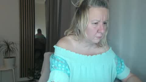 Snapshot of blonde_angel20 chatting on 12.28.24 Nicole online show from 12.28.24