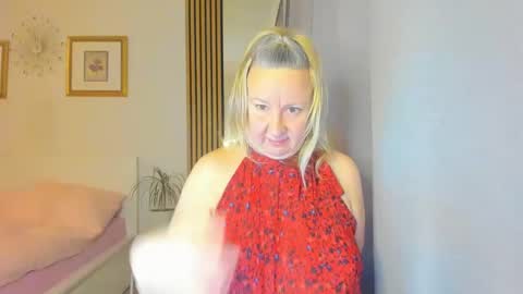 Snapshot of blonde_angel20 chatting on 01.07.25 Nicole online show from 01.07.25