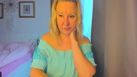 Snapshot of blonde_angel20 chatting on 01.15.25 Nicole online show from 01.15.25