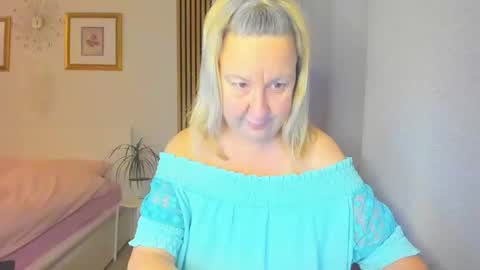 Snapshot of blonde_angel20 chatting on 01.20.25 Nicole online show from 01.20.25
