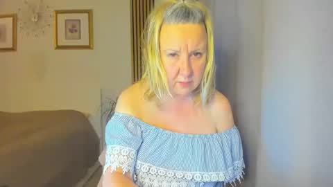 Snapshot of blonde_angel20 chatting on 01.29.25 Nicole online show from 01.29.25