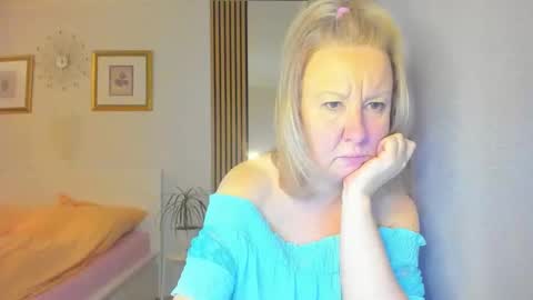 Snapshot of blonde_angel20 chatting on 02.04.25 Nicole online show from 02.04.25