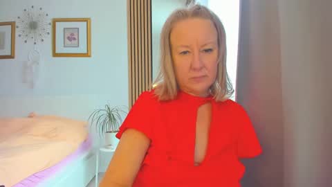 Snapshot of blonde_angel20 chatting on 02.05.25 Nicole online show from 02.05.25
